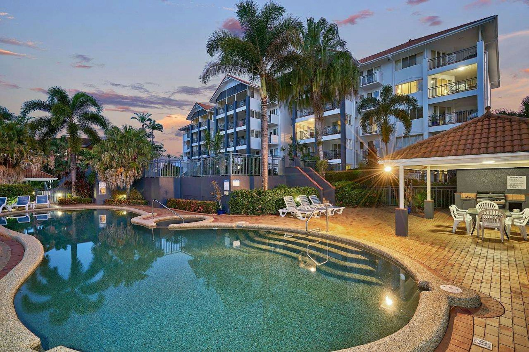 NORTH COVE WATERFRONT SUITES 54/58