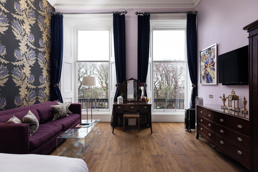 24 Royal Terrace 32/50