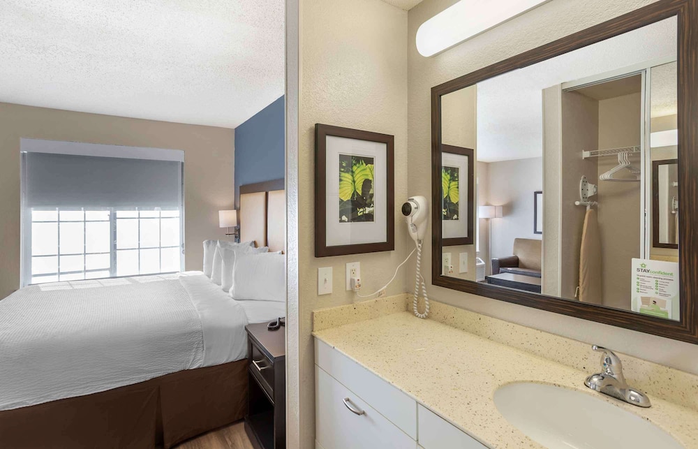 استوديو ديلوكس بسرير كينج مع أريكة، Extended Stay America Suites Norwalk Stamford 6/8