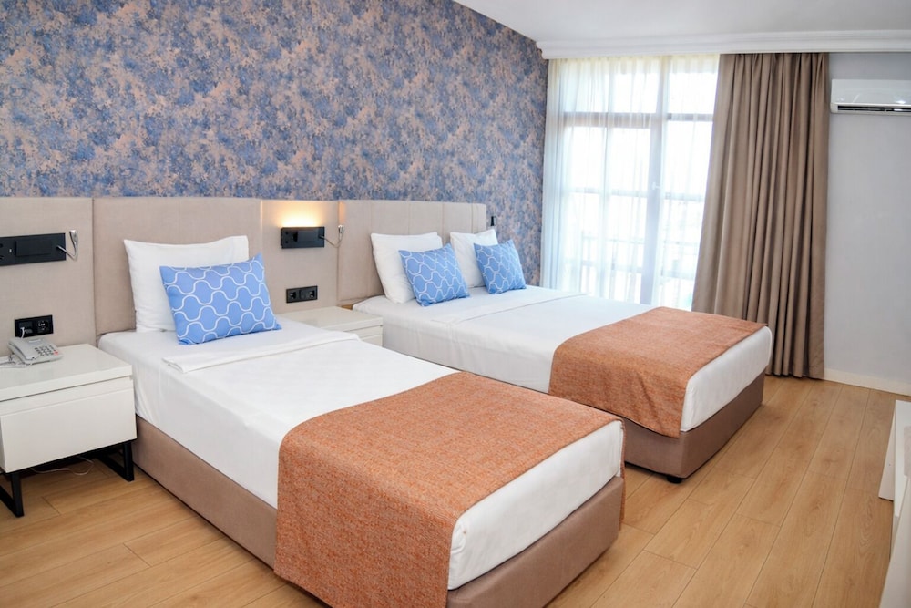 Standard, Triple, 1 Double and 1 Single Bed, Murphy Bed, No Balcony