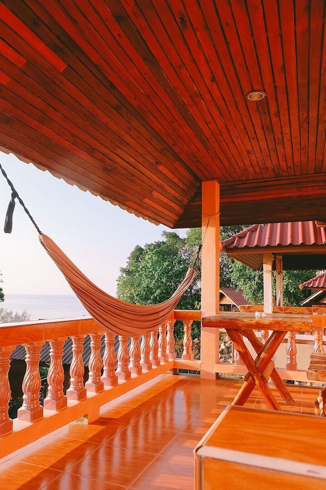 J.B Hut Bungalow 57/59