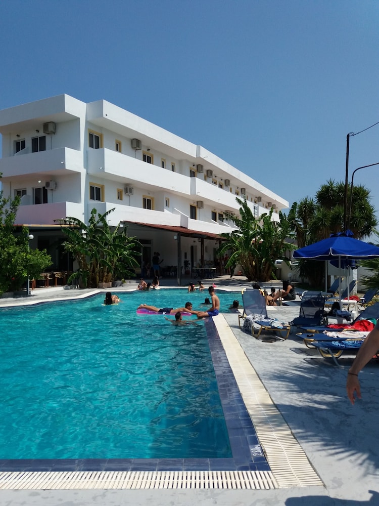 Sotirakis Hotel 38/46