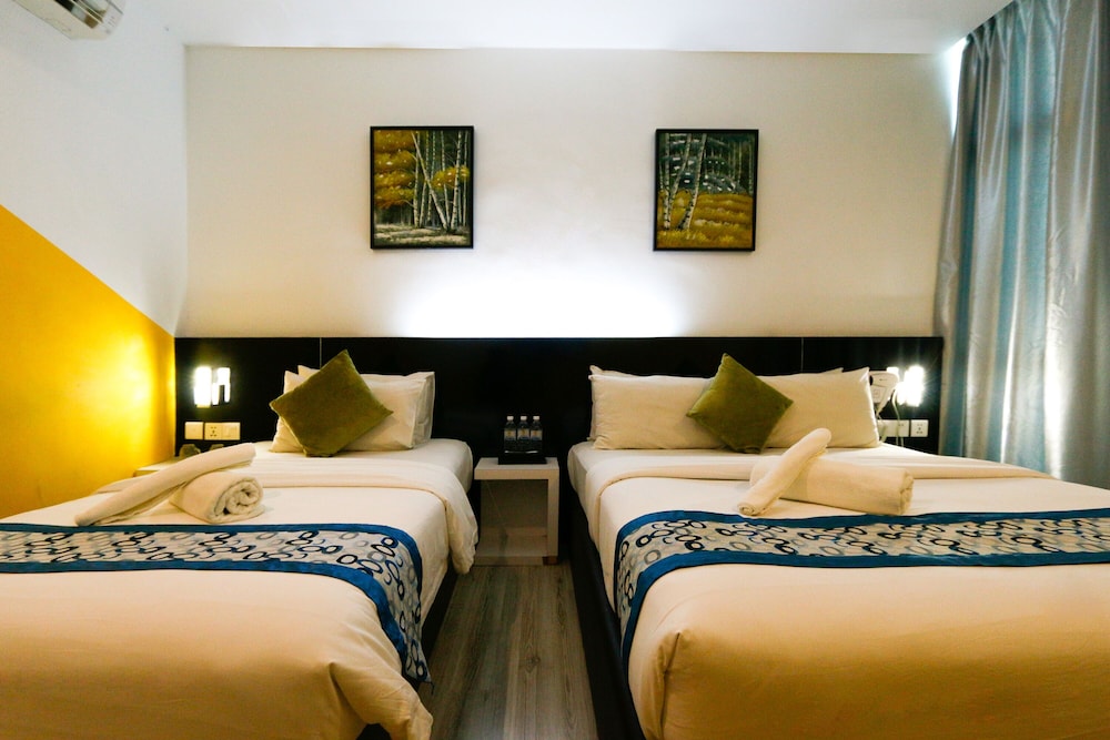 جناح ديلوكس بسرير كوين وسرير فردي، Swing & Pillows at Golden Roof Hotel Ampang, Ipoh 4/9