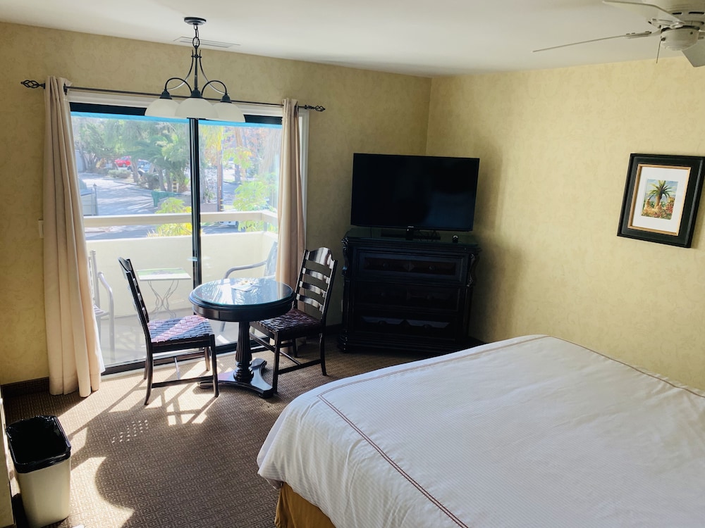 Franciscan Inn & Suites 18/40