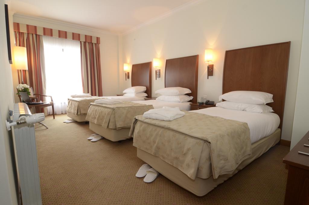 Room, Triple
