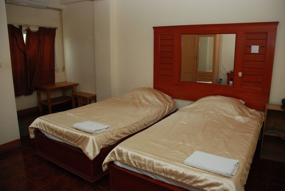 Nuttasit Apartment 16/34