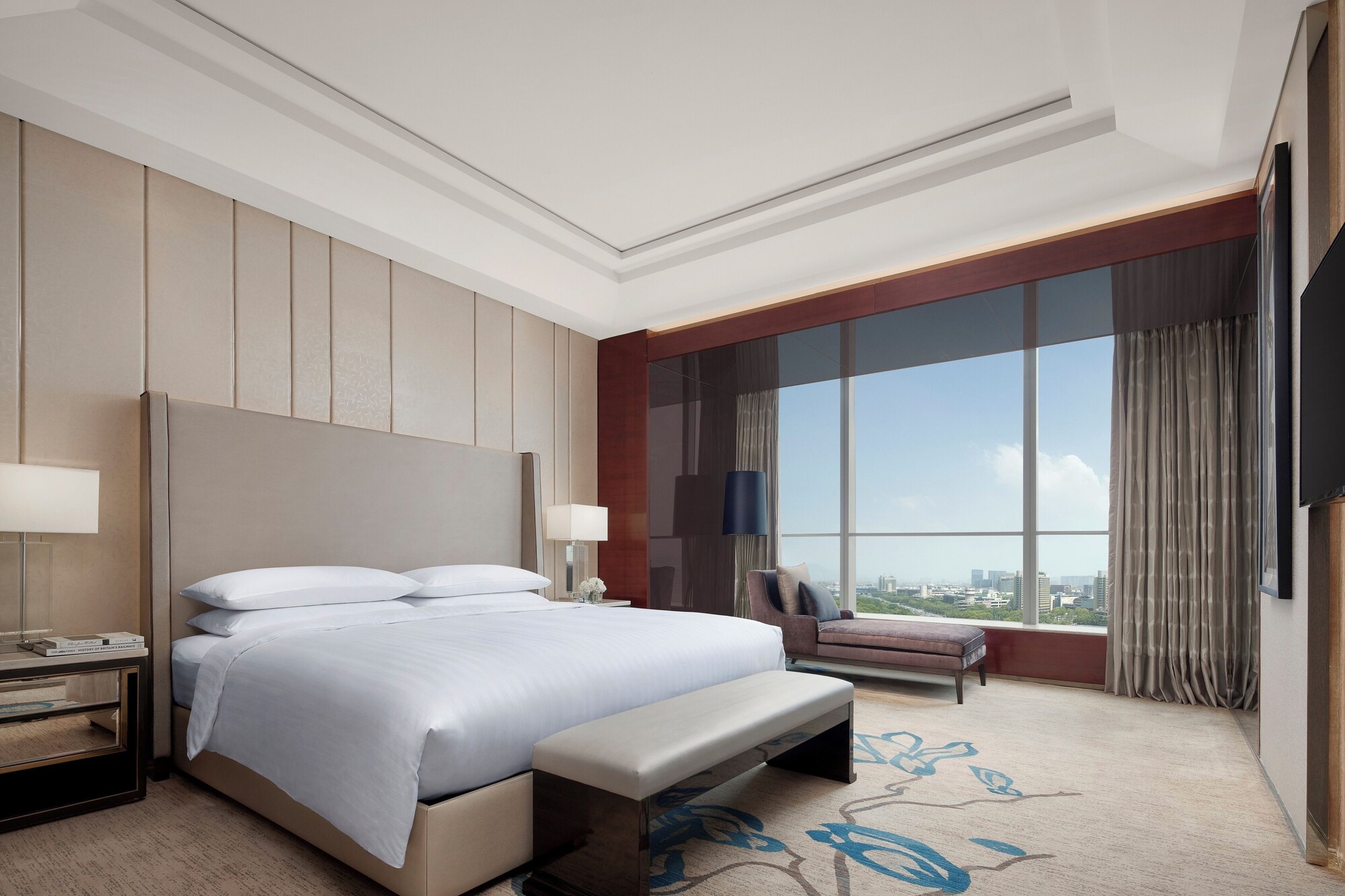 Deluxe, King Bed, City View