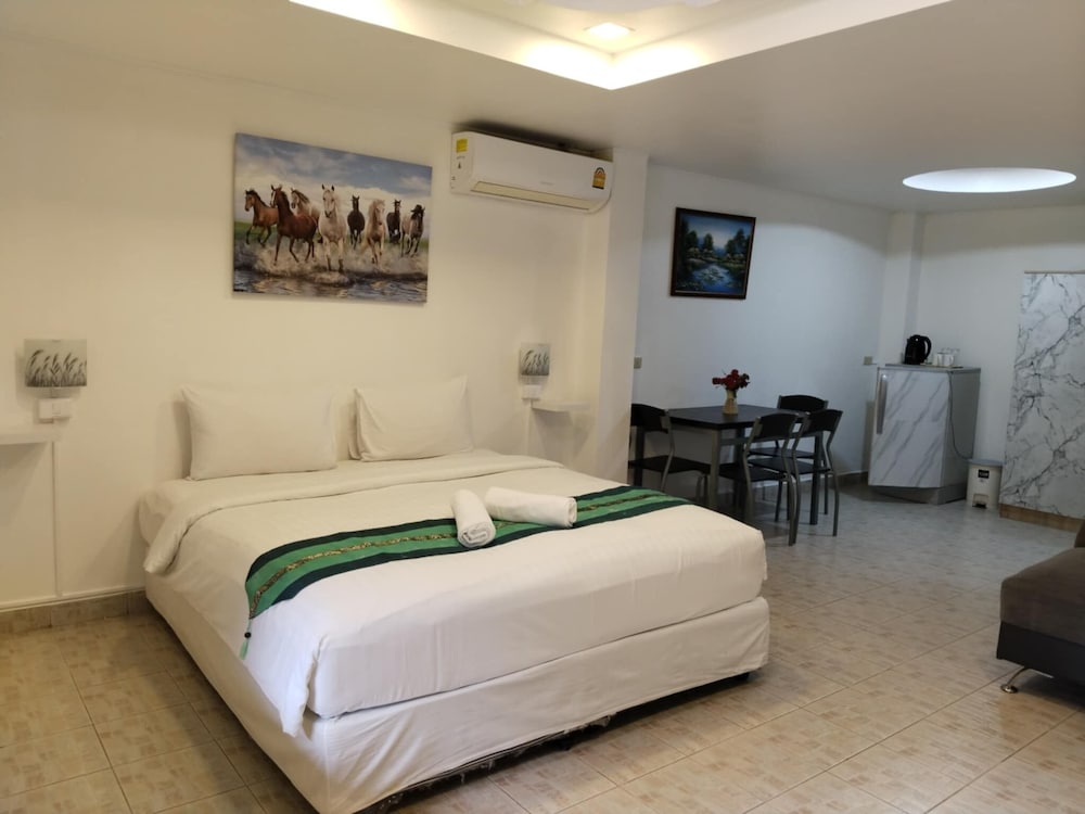 Phratamnak Inn - Hostel 24/77