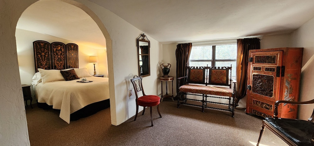 Suite, Queen Bed