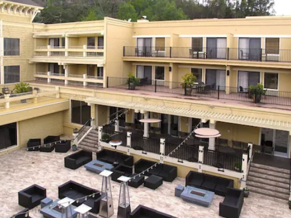 Toll House Hotel Los Gatos, Tapestry Collection by Hilton 2/50