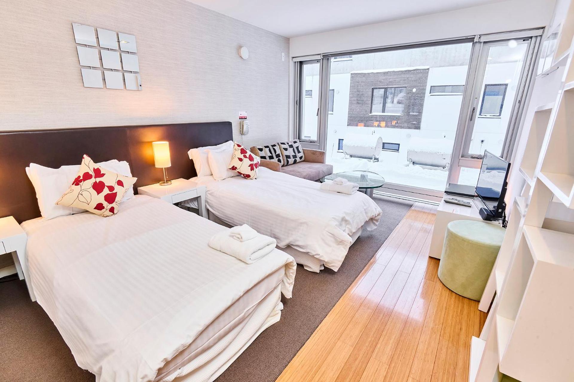 Condo, Studio