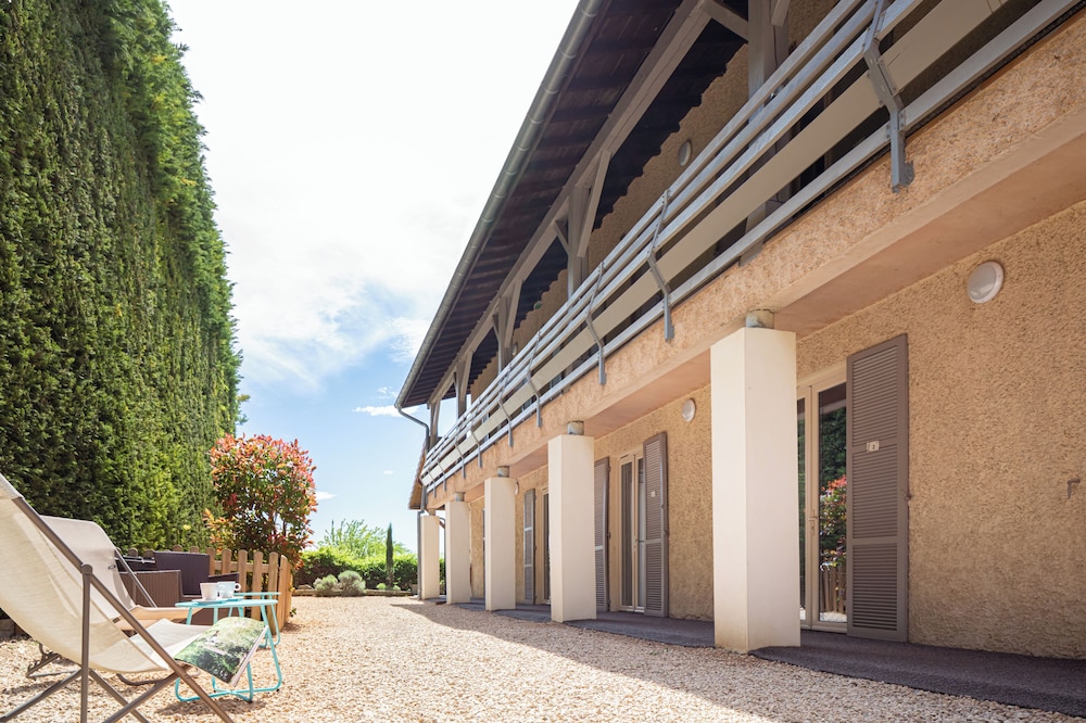 HÔTEL LES PIERRES DORÉES 27/39