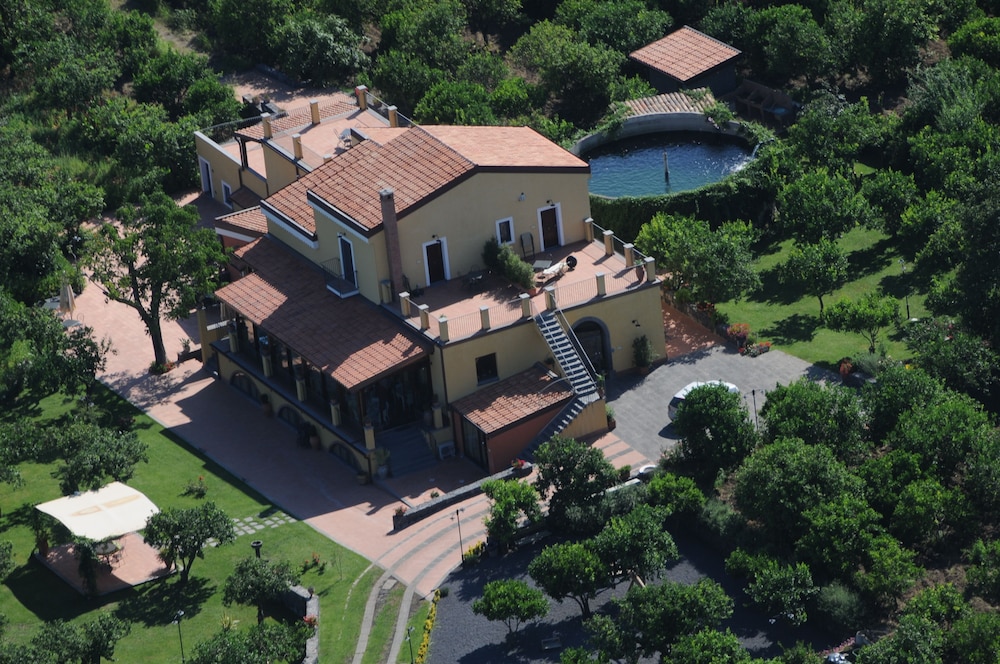 Feudogrande Agriturismo 41/50