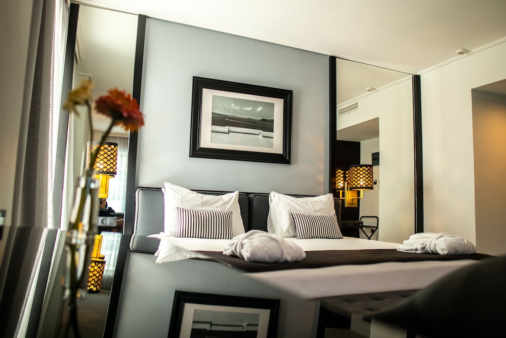 Athenian Riviera Hotel & Suites 61/72