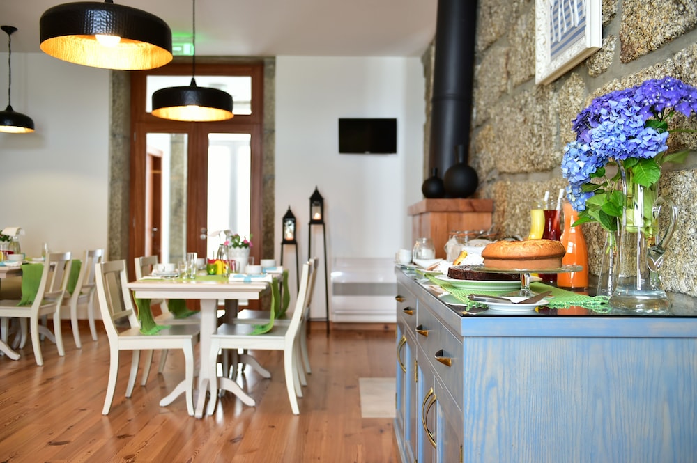 SOLAR EGAS MONIZ CHARMING HOUSE AND LOCAL EXPERIENCE 33/50