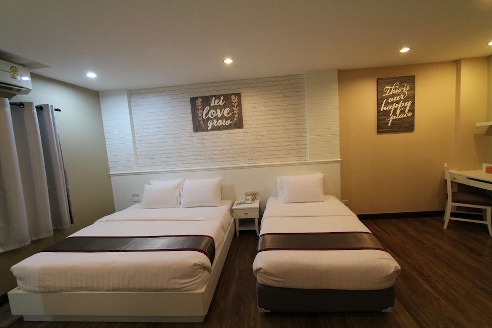 AT RESIDENCE SUVARNABHUMI 38/74