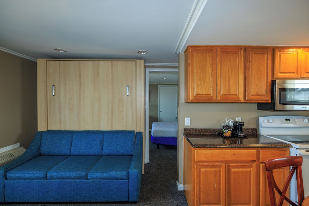 The White Sands Oceanfront Resort & Spa 13/70