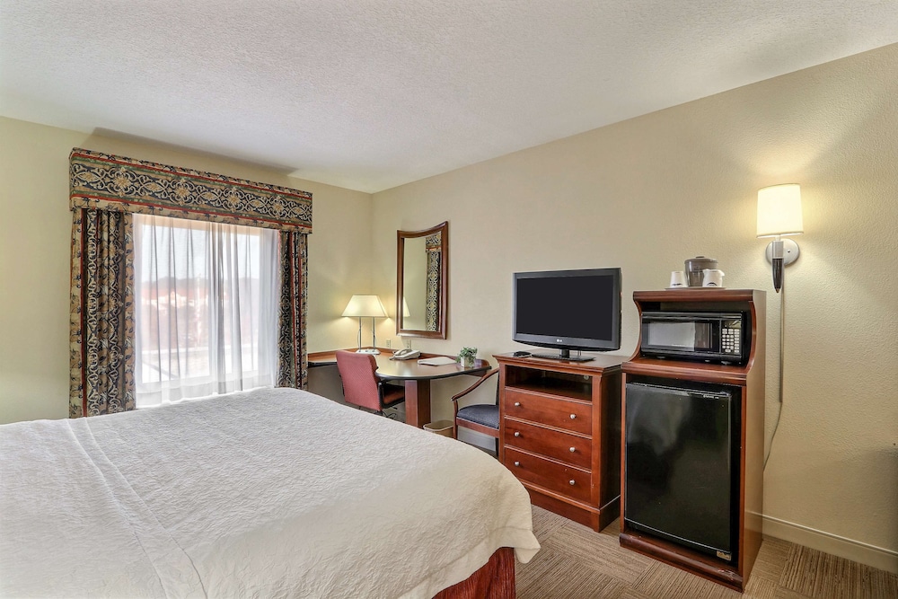 ROOM, KING BED, JETTED TUB