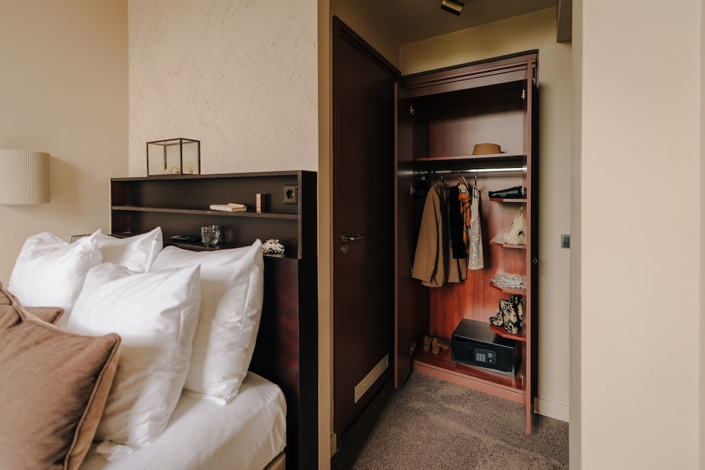 Omega Hotel 27/41