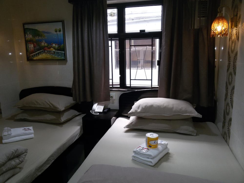 Toms Guesthouse 11/30