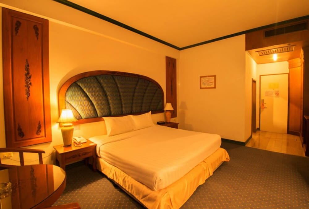 Thepnakorn Hotel 22/48