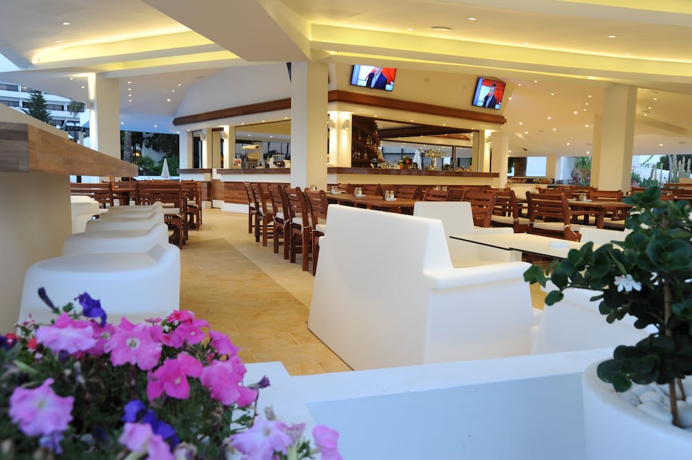 Adams Beach Hotel Deluxe Wing (Adults Only) 14/64