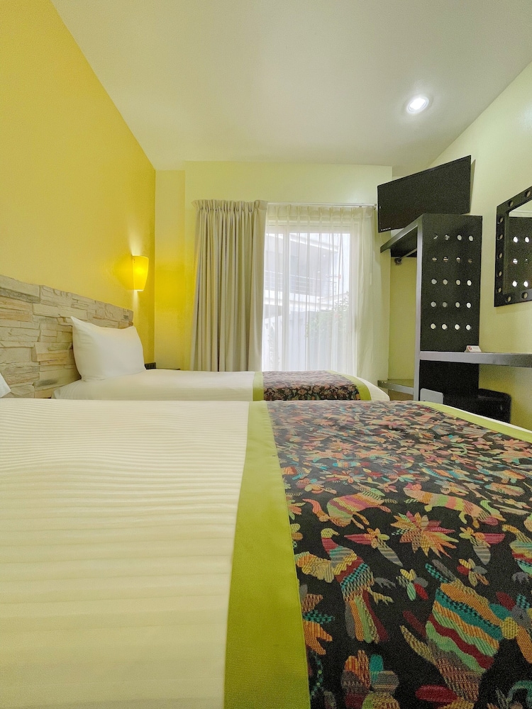 Seven Crown Express & Suites by Kavia 20/50