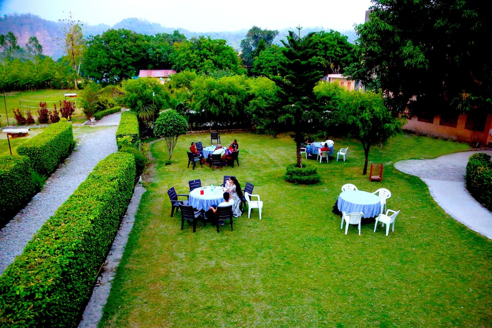 CORBETT WILD RESORT 28/50