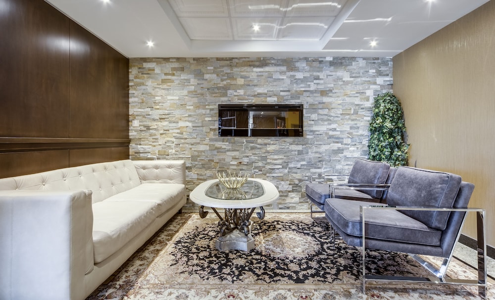 Monte Carlo Inn Airport Suites 37/68