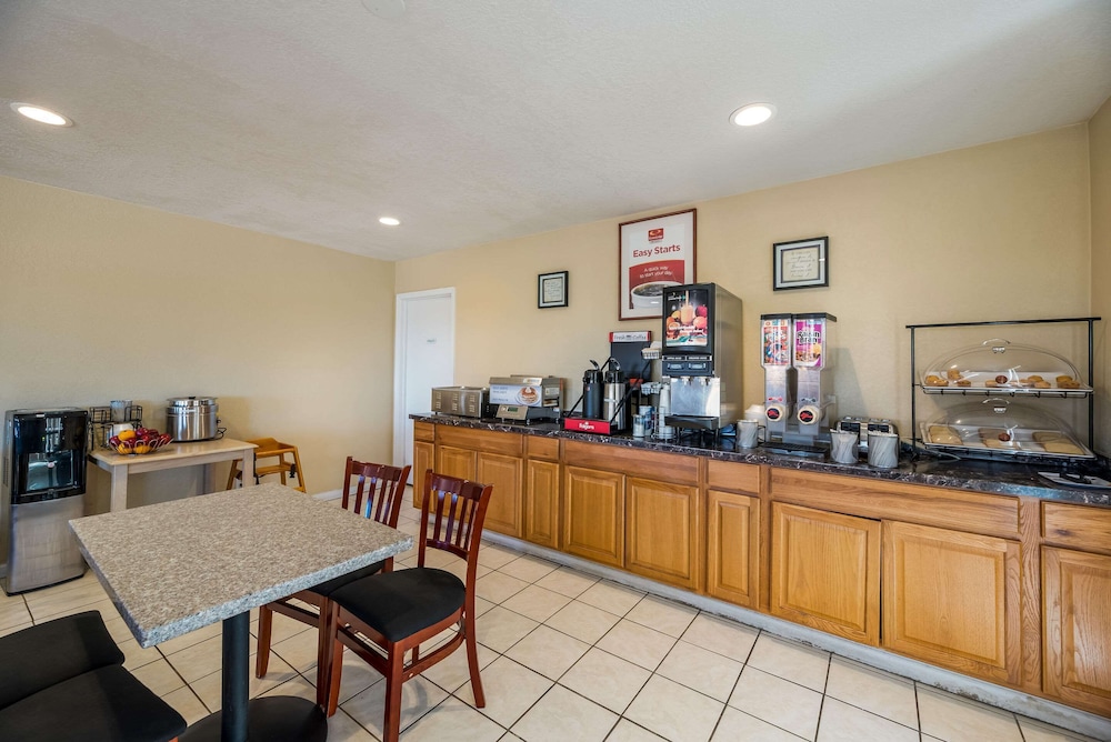 Econo Lodge I-40 Exit 286-Holbrook 28/36