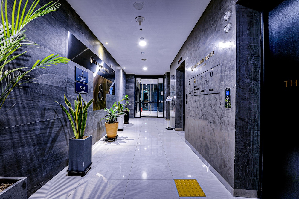 The Point Hotel 6/70