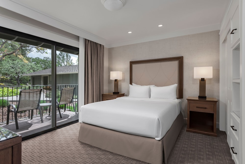 1 BEDROOM, CLASSIC, SUITE, KING BED, ACCESSIBLE
