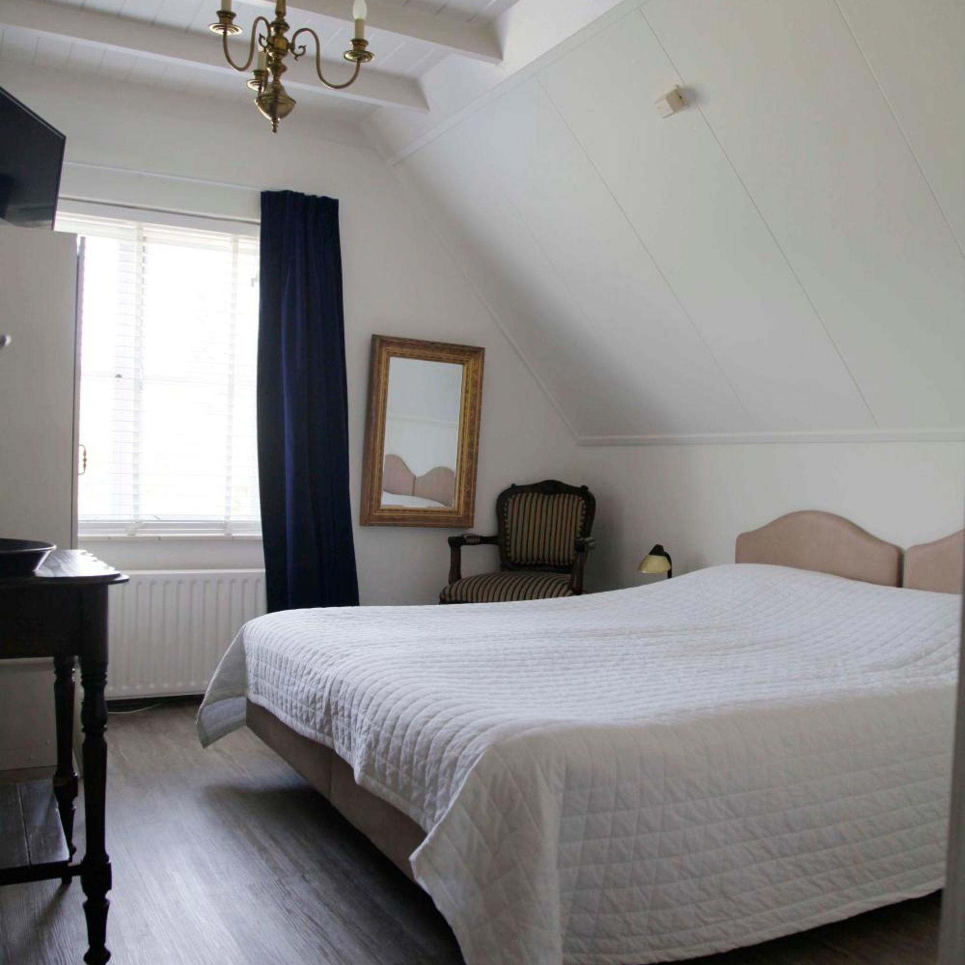 De Dames Van De Jonge Hotel 10/40