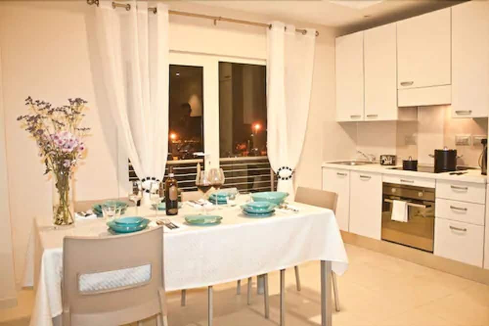 Axis Suites Hotel 33/38