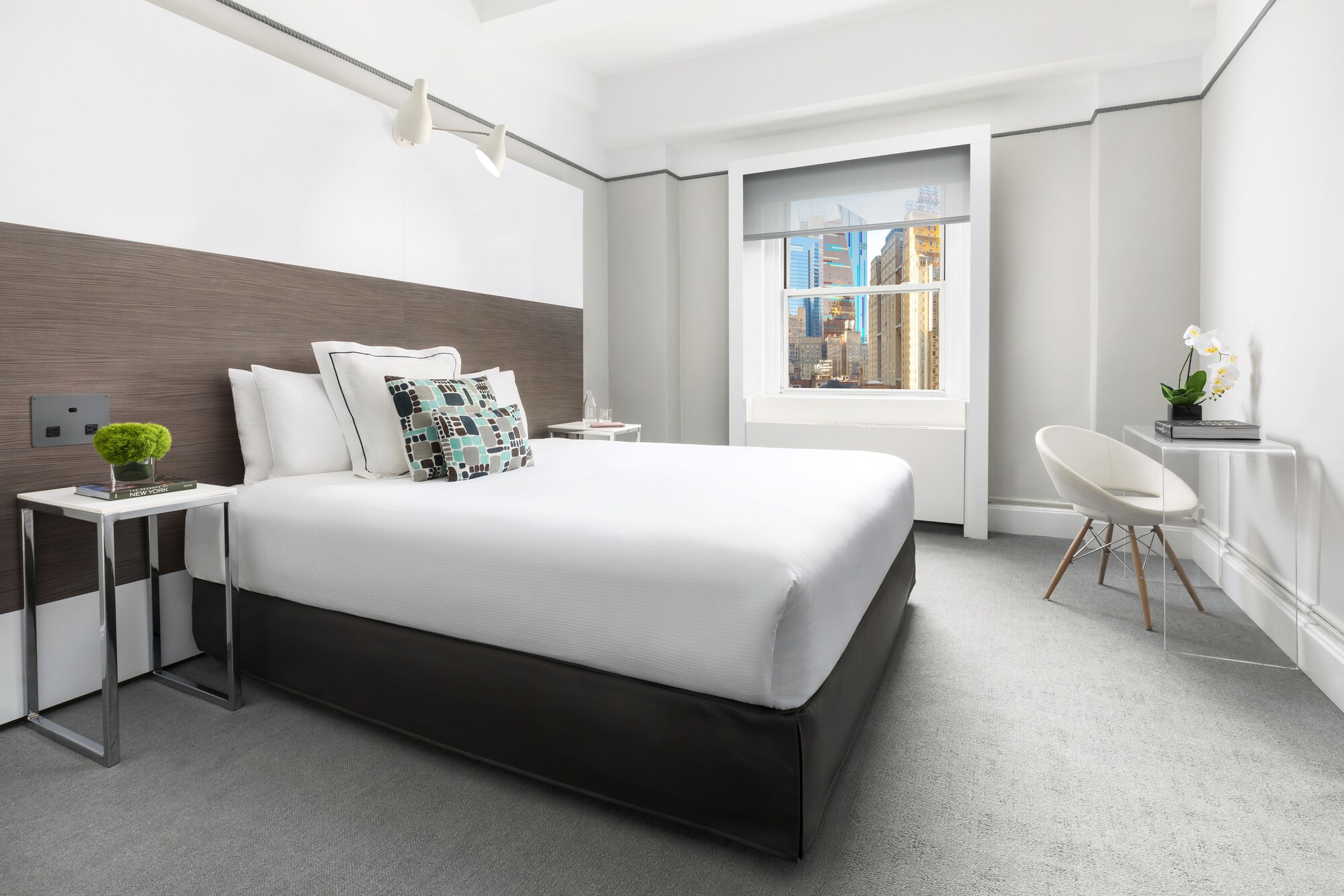 DELUXE, KING BED