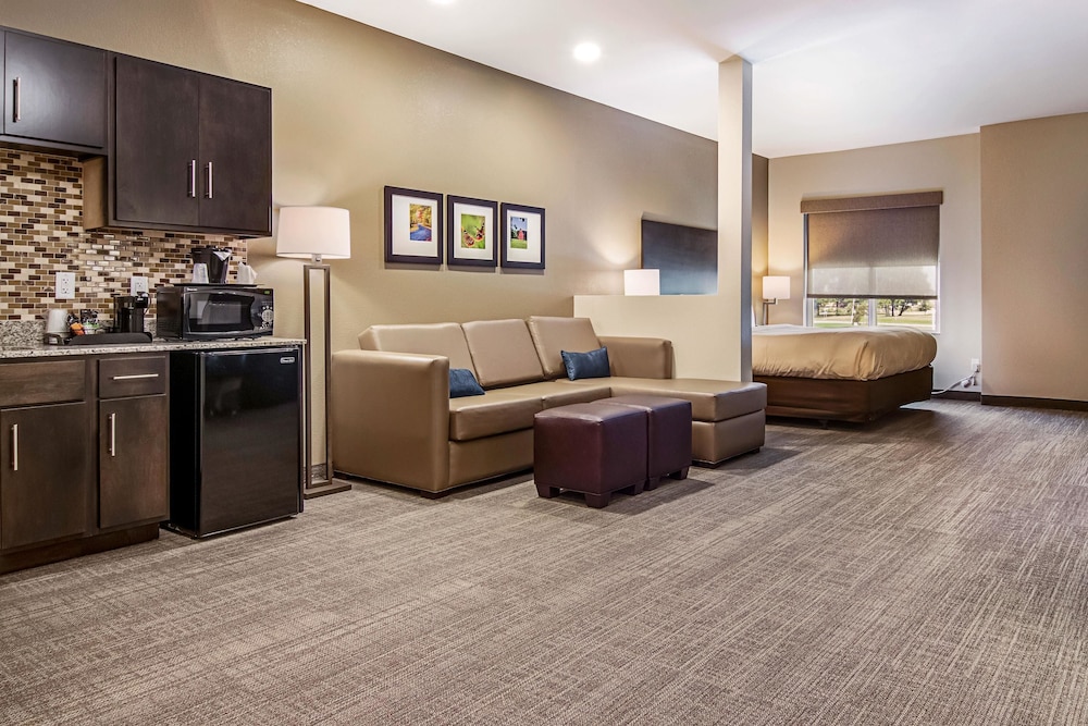 Comfort Suites Wooster near University Campus 7/54