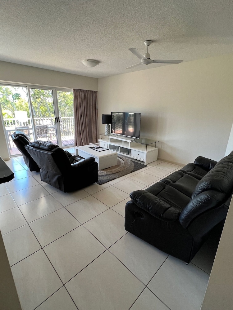 WHITE CREST LUXURY APARTMENTS 25/50