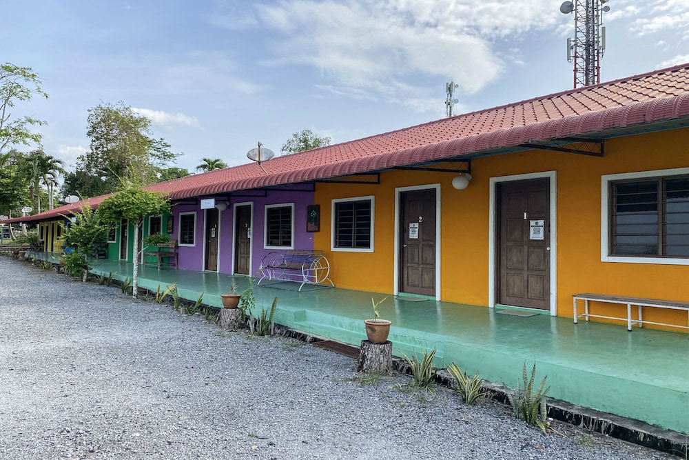 Capital O 90168 Serambi Pelangi Chalet 1/30