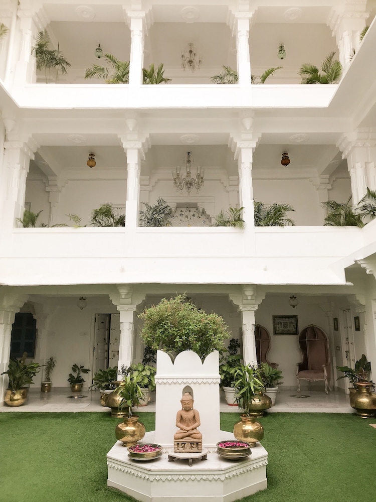 JAGAT NIWAS PALACE 2/35