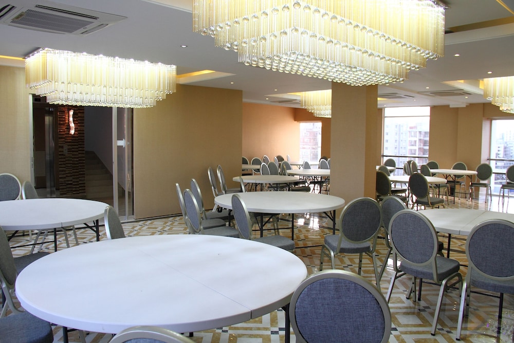 Blossom Hotel 34/48