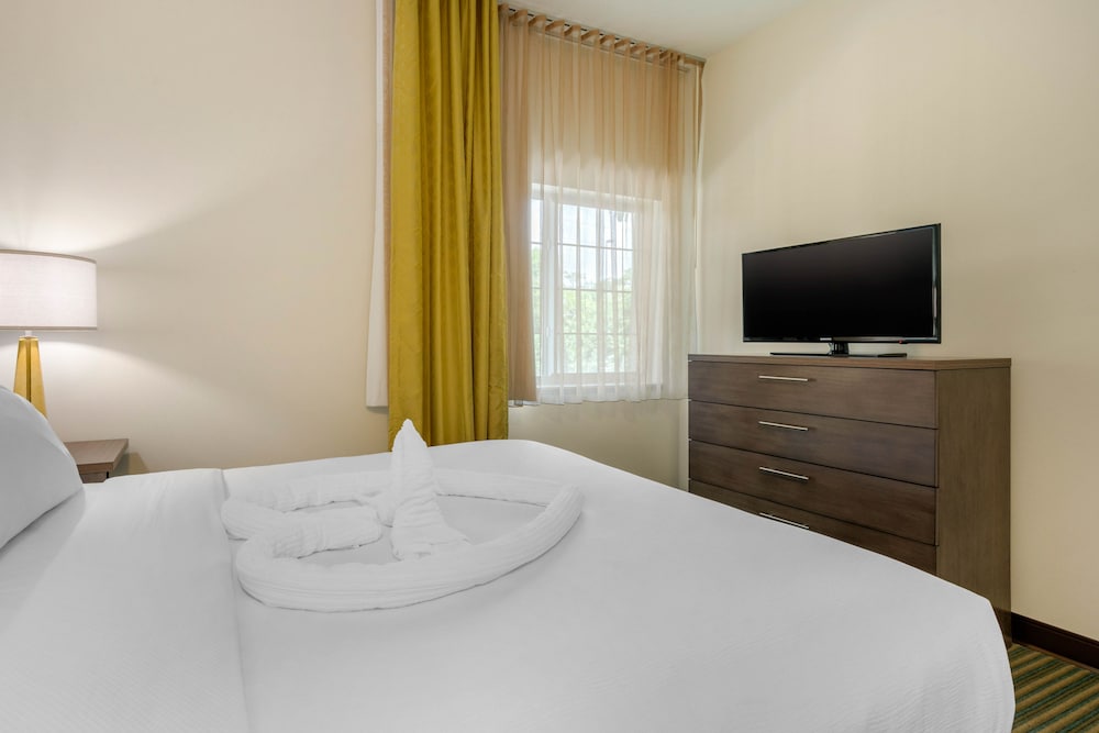 Candlewood Suites Fort Myers - Sanibel Gateway, an IHG Hotel 16/43