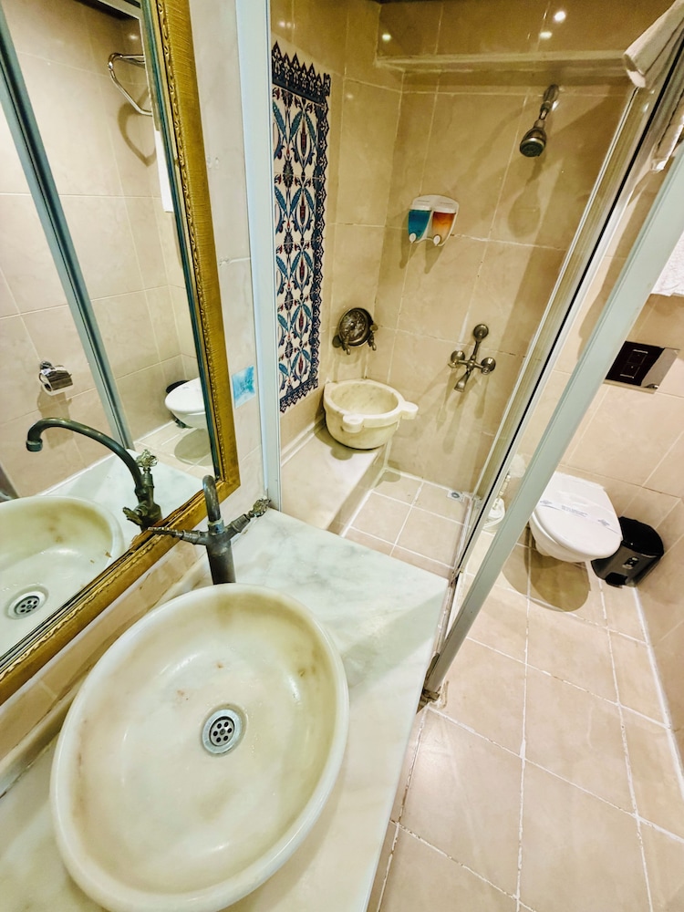 Marmara Deluxe Hotel 67/72