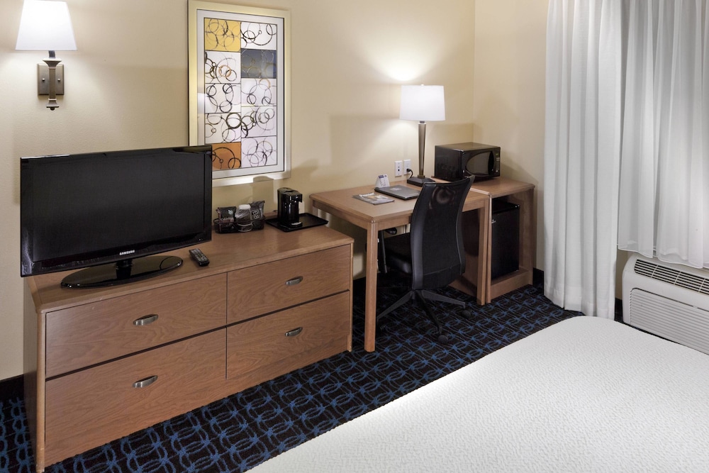 Fairfield Inn And Suites San Bernardino 33/47