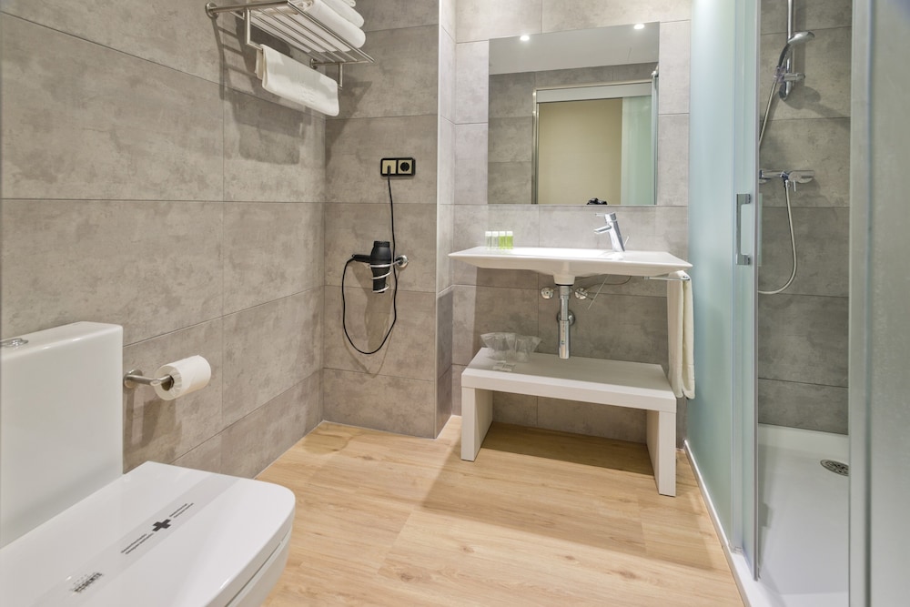 Hotel Num 13/53
