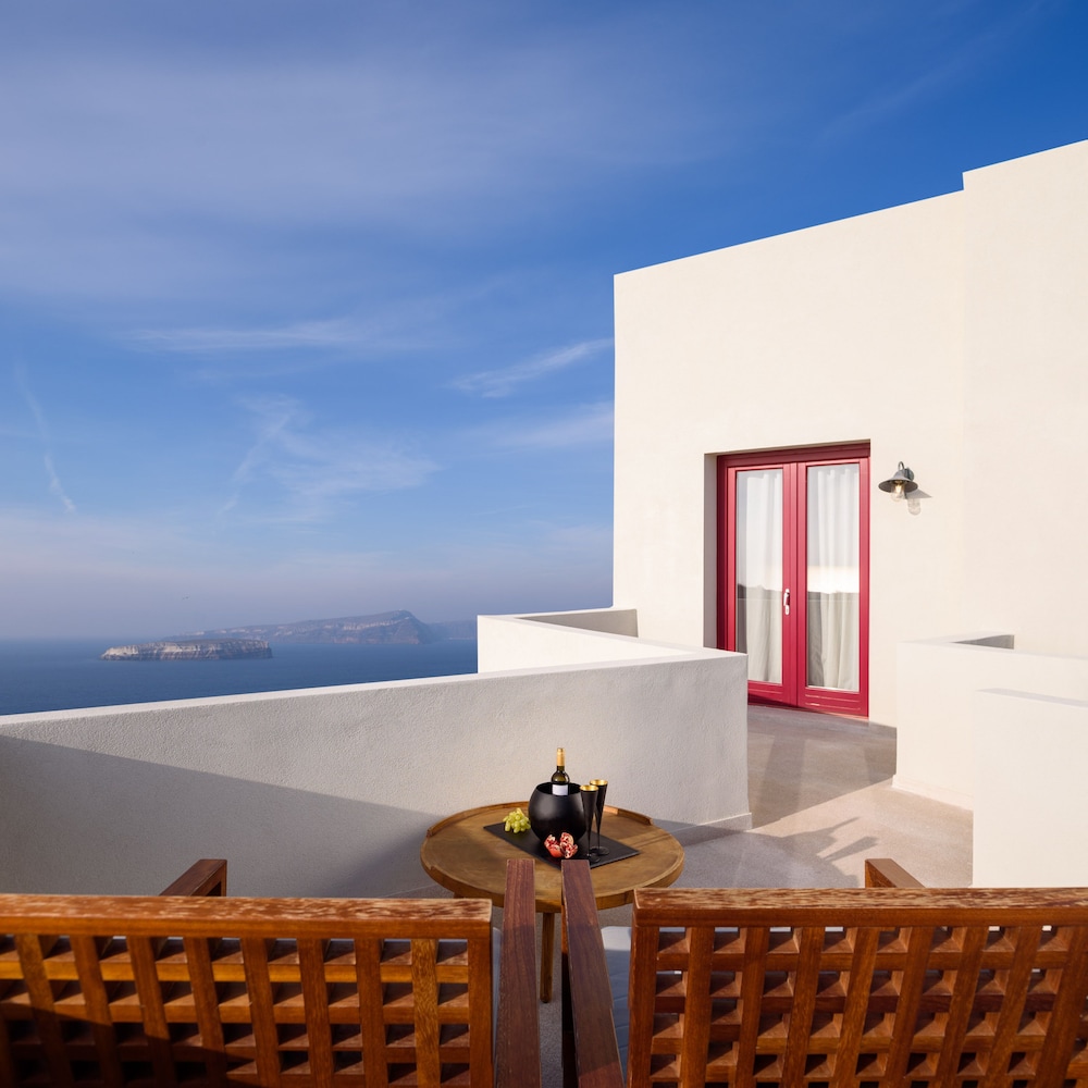 Potnia Theron Suites in SANTORINI