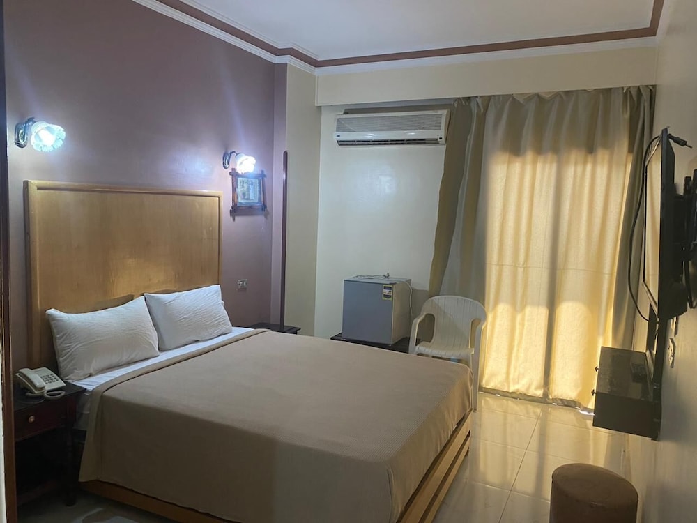 غرفة كومفورت بسرير مزدوج بإطلالة على المسبح بشرفة، Shady Hotel 8/10