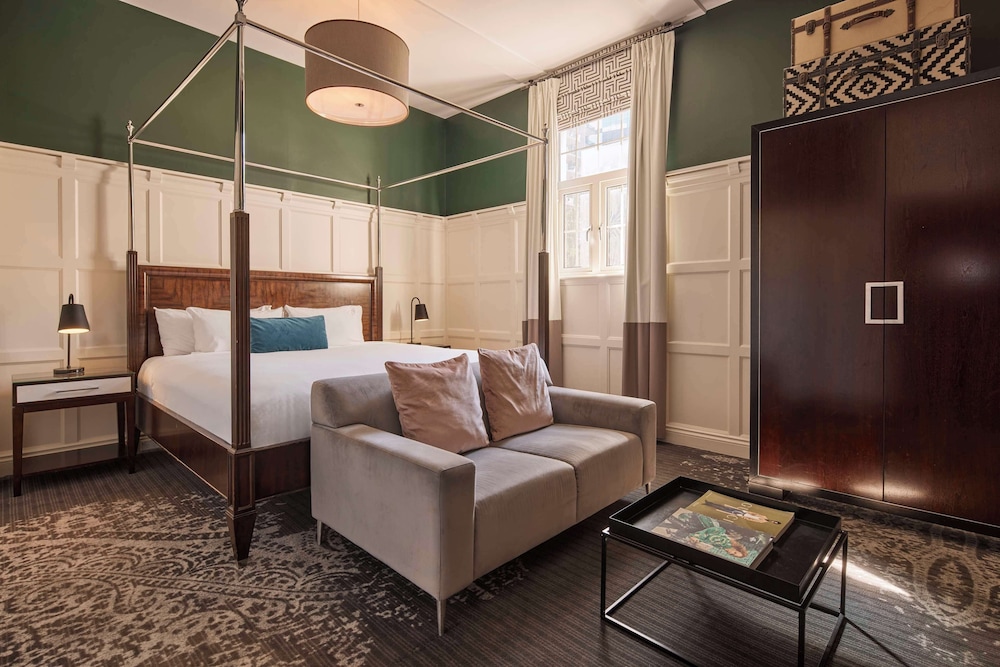 Suite, King Bed