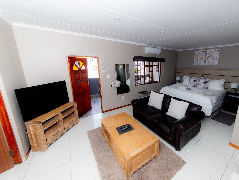 Kleinplasie Guest House 15/29