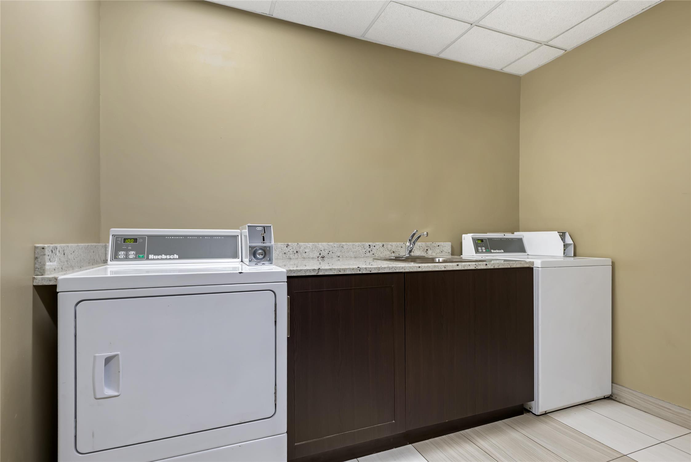 Best Western Plus Red Deer Inn and Suites 11/61