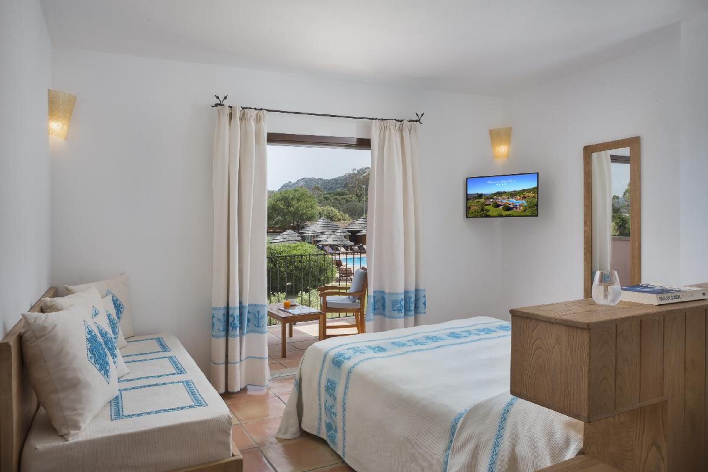 Deluxe, Pool or Sea View
